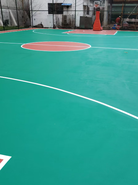 紫阳 球场长期使用易出现地面开裂